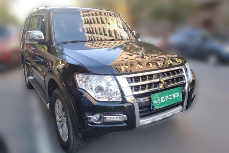 Used Mitsubishi Pajero  Front Right 45 Deg