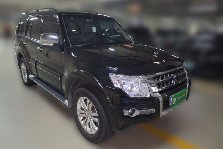Used Mitsubishi Pajero  Front Right 45 Deg