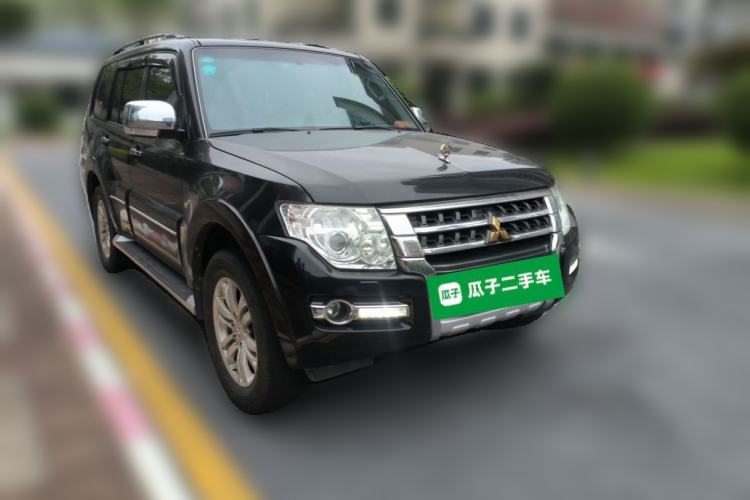 Used Mitsubishi Pajero 2018 V97 3.8L 5-Door GLS Sunroof Dual Differential – Middle East Front Right 45 Deg