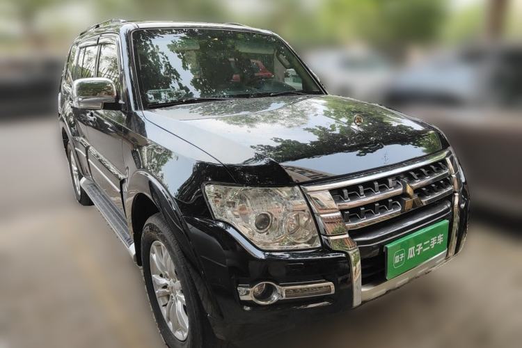 Used Mitsubishi Pajero  Front Right 45 Deg