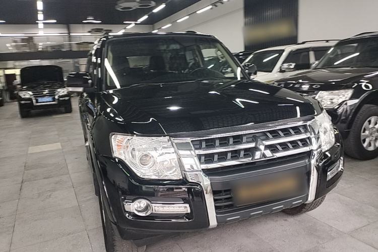 Used Mitsubishi Pajero 2018 3.0L Automatic Standard Edition Front Right 45 Deg