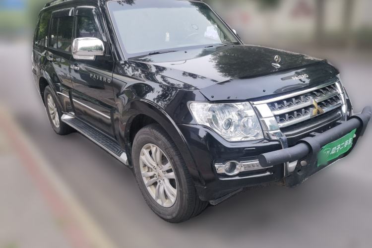 Used Mitsubishi Pajero  Front Right 45 Deg