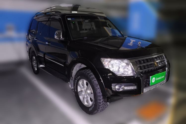 Used Mitsubishi Pajero  Front Right 45 Deg
