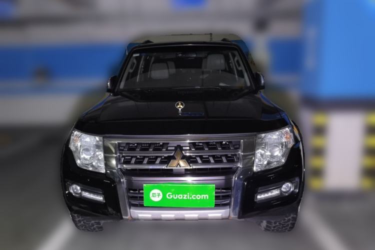 Used Mitsubishi Pajero  Front