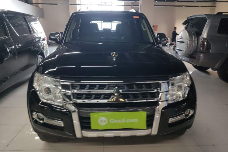 Used Mitsubishi Pajero 2018 3.0L Automatic Luxury Edition Front