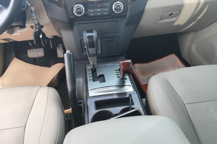 Used Mitsubishi Pajero 2018 V97 3.8L 5-Door GLS Sunroof – Middle East Gear Lever
