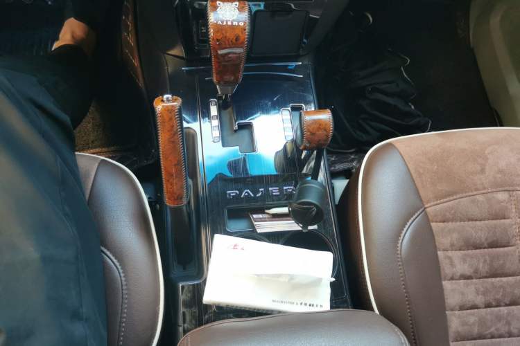 Used Mitsubishi Pajero  Gear Lever