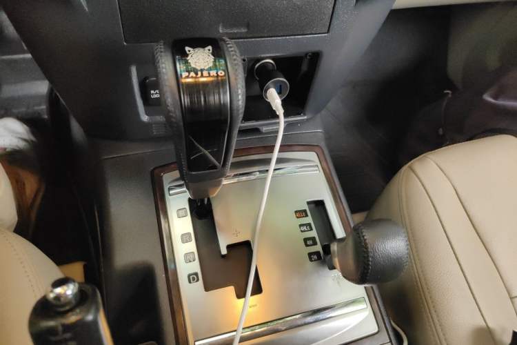 Used Mitsubishi Pajero  Gear Lever