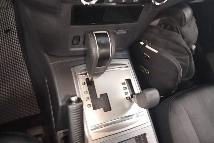 Used Mitsubishi Pajero 2018 3.0L Automatic Standard Edition Gear Lever