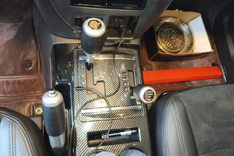 Used Mitsubishi Pajero 2018 3.0L Automatic Comfort Edition Gear Lever
