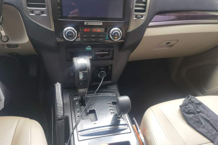 Used Mitsubishi Pajero  Gear Lever