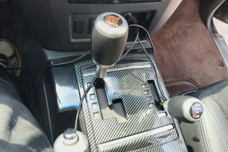 Used Mitsubishi Pajero 2018 3.0L Automatic Comfort Edition Gear Lever