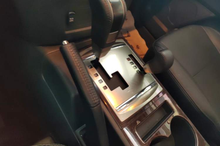 Used Mitsubishi Pajero  Gear Lever