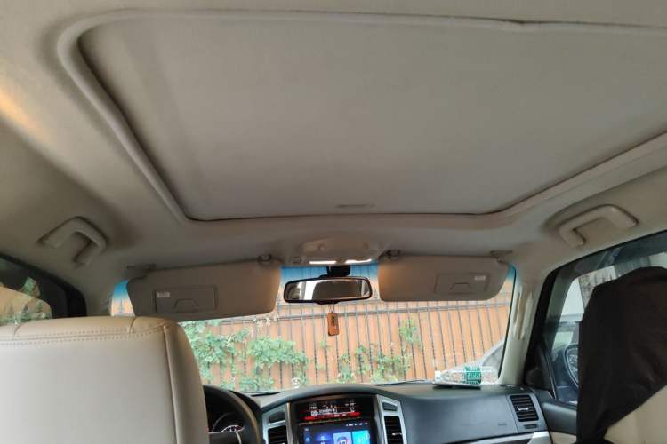 Used Mitsubishi Pajero  Headliner