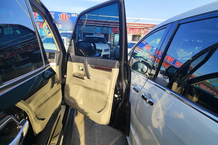 Used Mitsubishi Pajero 2018 V97 3.8L 5-Door GLS Sunroof – Middle East Interior 5