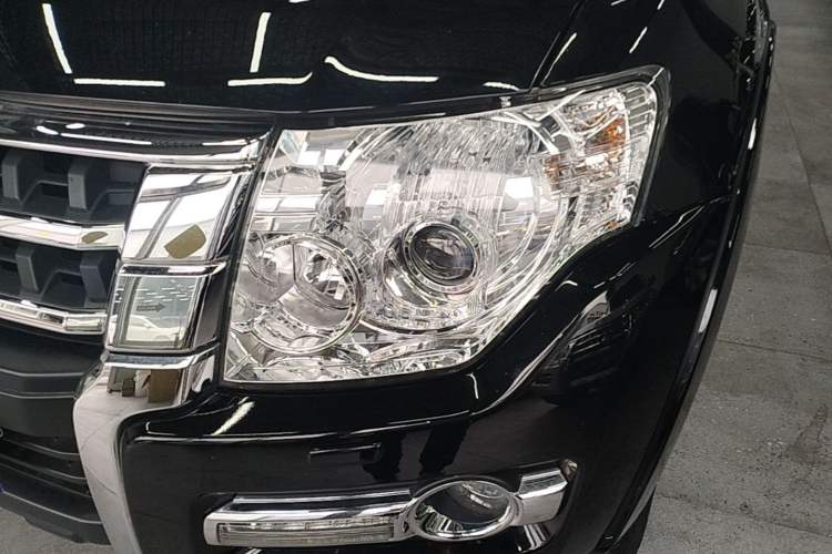 Used Mitsubishi Pajero 2018 3.0L Automatic Standard Edition Left Front Headlight