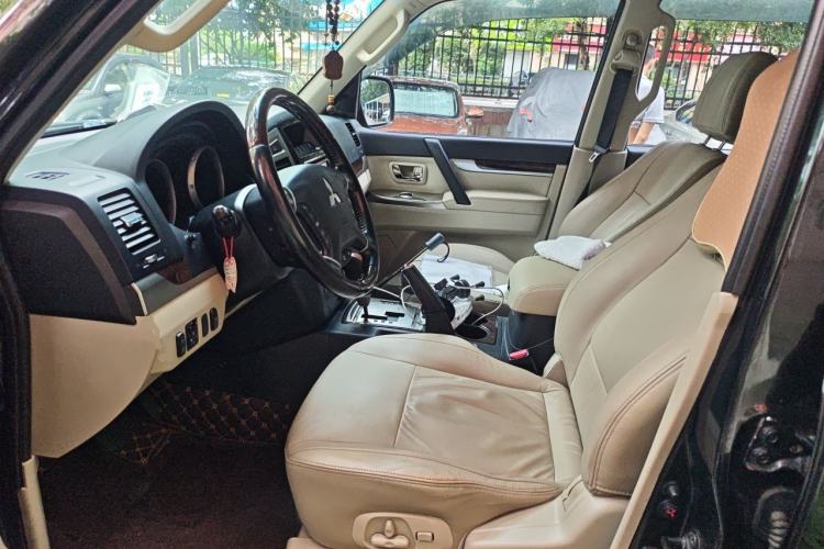 Used Mitsubishi Pajero  Left Front Seat