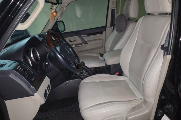 Used Mitsubishi Pajero  Left Front Seat