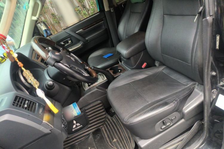 Used Mitsubishi Pajero 2018 V97 3.8L 5-Door GLS Sunroof Dual Differential – Middle East Left Front Seat