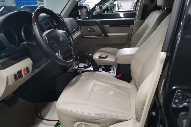 Used Mitsubishi Pajero 2018 V97 3.8L 5-Door GLS Sunroof – Middle East Left Front Seat