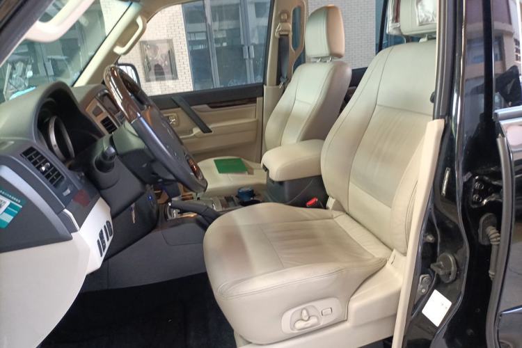 Used Mitsubishi Pajero  Left Front Seat