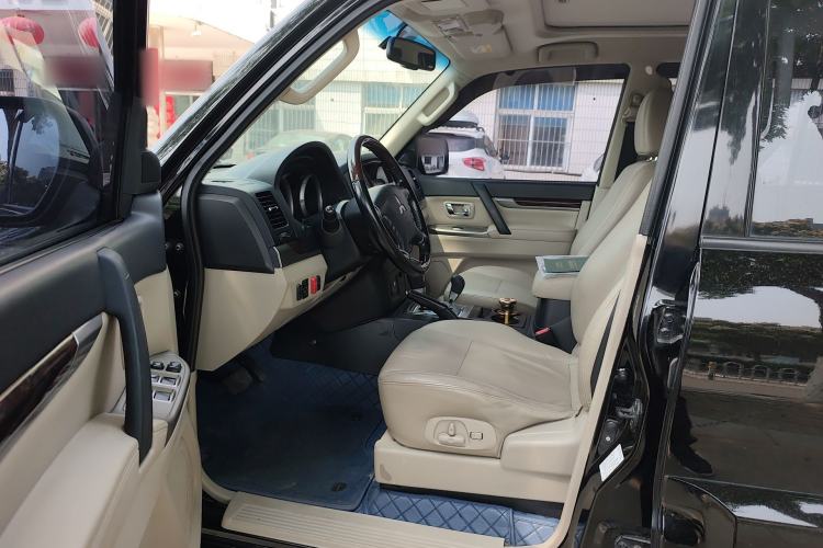 Used Mitsubishi Pajero  Left Front Seat