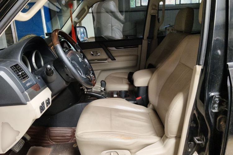 Used Mitsubishi Pajero  Left Front Seat