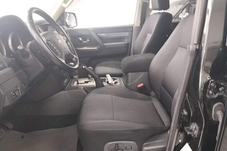 Used Mitsubishi Pajero 2018 3.0L Automatic Standard Edition Left Front Seat
