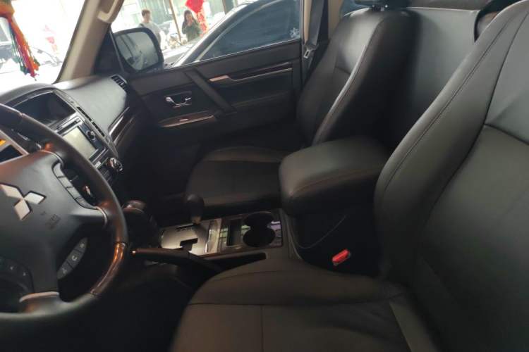 Used Mitsubishi Pajero  Left Front Seat