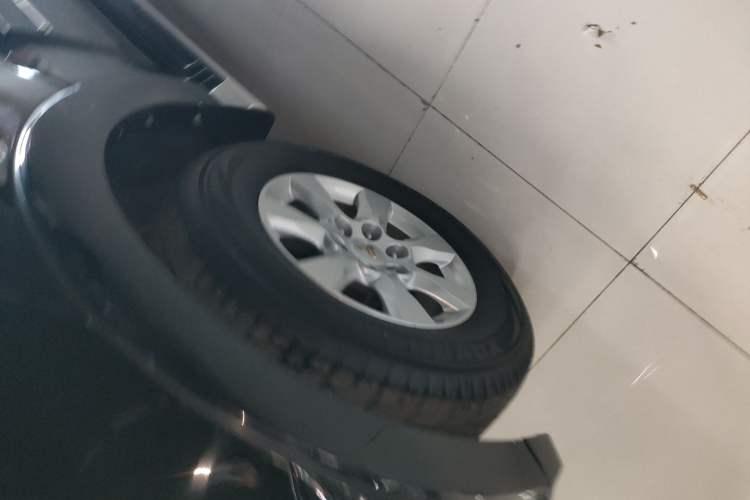 Used Mitsubishi Pajero 2018 3.0L Automatic Luxury Edition Left Front Wheel Hub