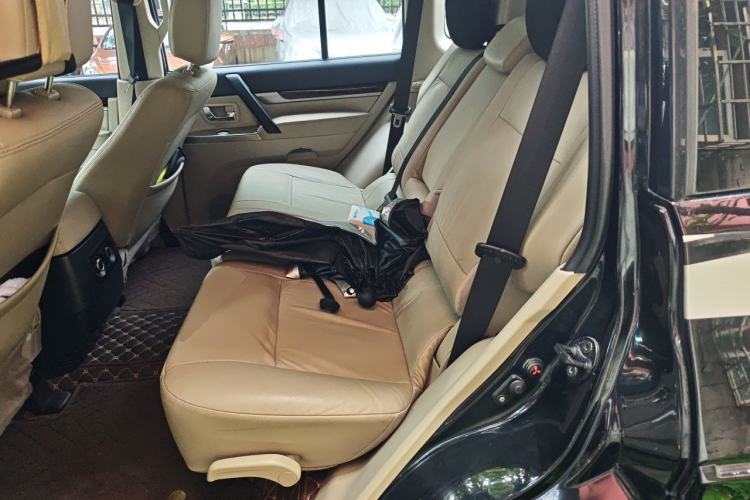 Used Mitsubishi Pajero  Left Rear Seat