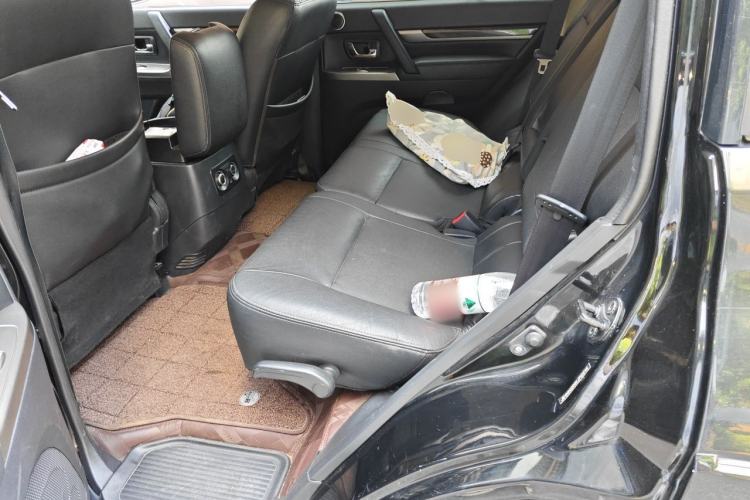 Used Mitsubishi Pajero 2018 V97 3.8L 5-Door GLS Sunroof Dual Differential – Middle East Left Rear Seat