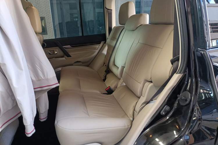 Used Mitsubishi Pajero  Left Rear Seat