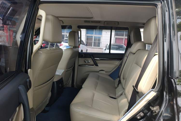 Used Mitsubishi Pajero  Left Rear Seat