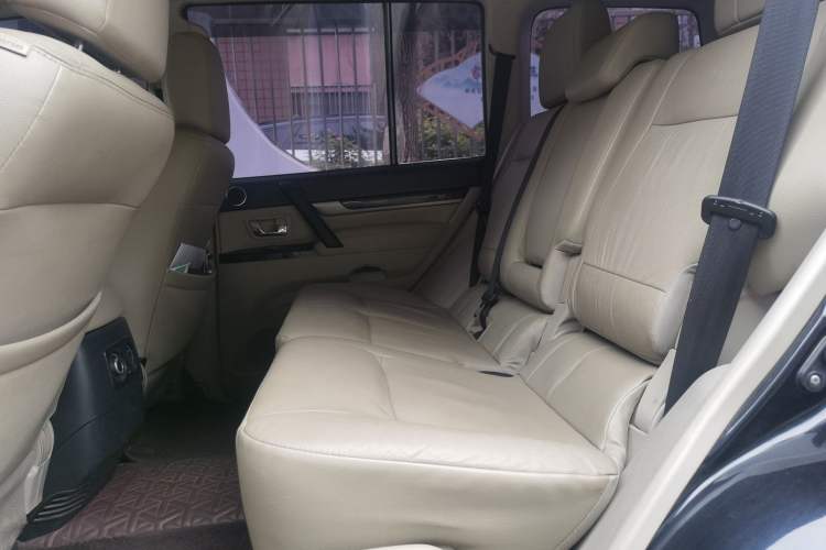 Used Mitsubishi Pajero  Left Rear Seat