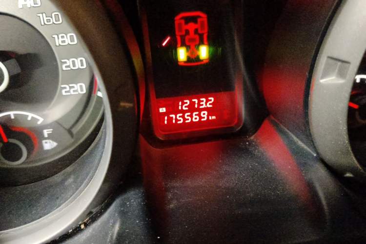 Used Mitsubishi Pajero  Odometer Close Up