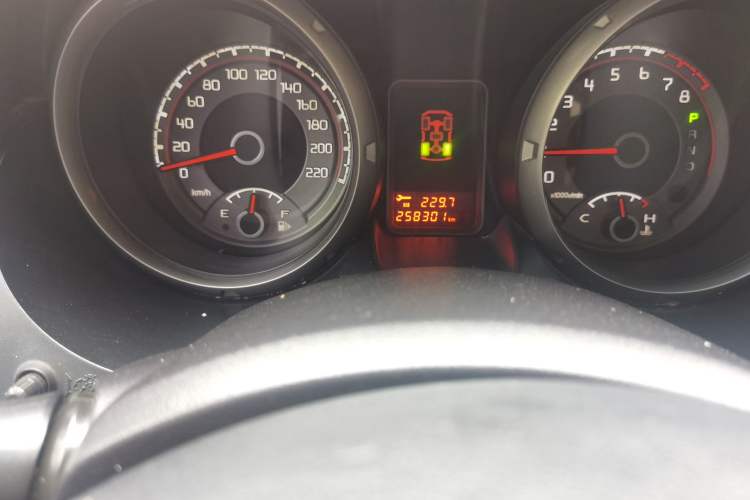 Used Mitsubishi Pajero  Odometer Close Up