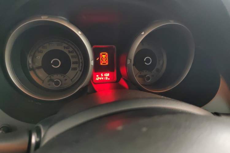 Used Mitsubishi Pajero  Odometer Close Up