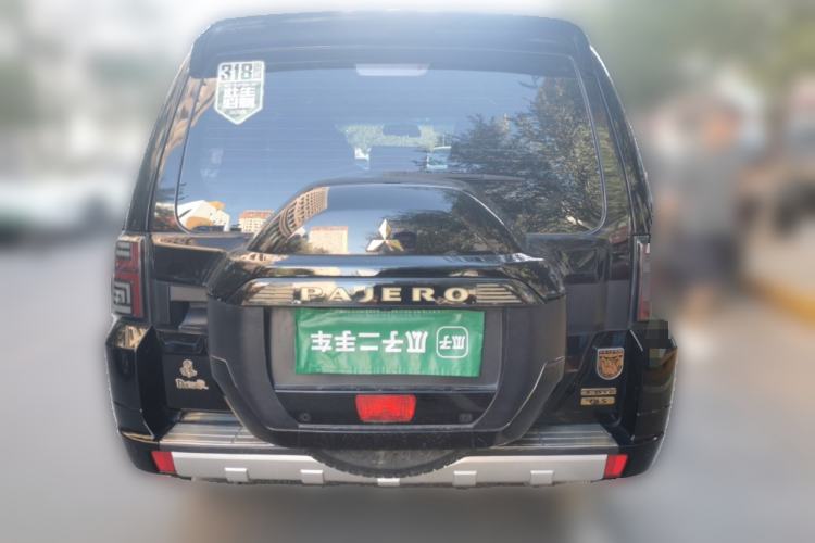Used Mitsubishi Pajero  Rear