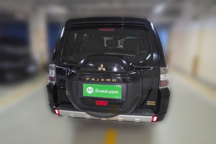 Used Mitsubishi Pajero  Rear