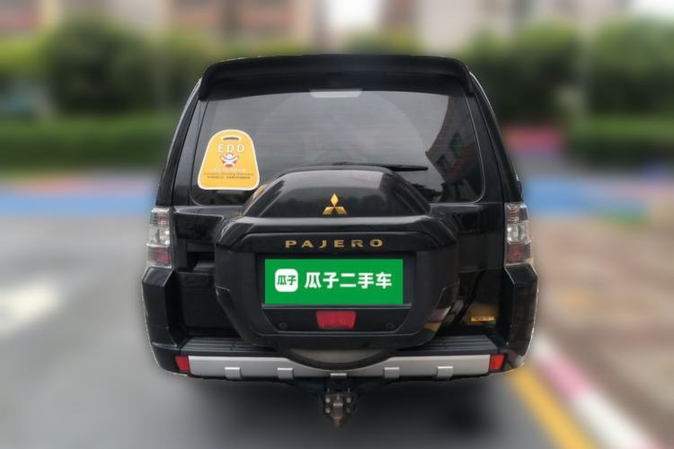 Used Mitsubishi Pajero 2018 V97 3.8L 5-Door GLS Sunroof Dual Differential – Middle East Rear
