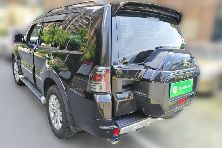 Used Mitsubishi Pajero 2018 V97 3.8L 5-Door GLS Sunroof Dual Differential – Middle East Rear Left 45 Deg