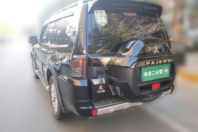 Used Mitsubishi Pajero  Rear Left 45 Deg