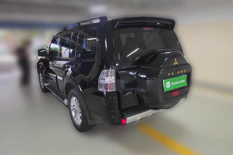 Used Mitsubishi Pajero  Rear Left 45 Deg