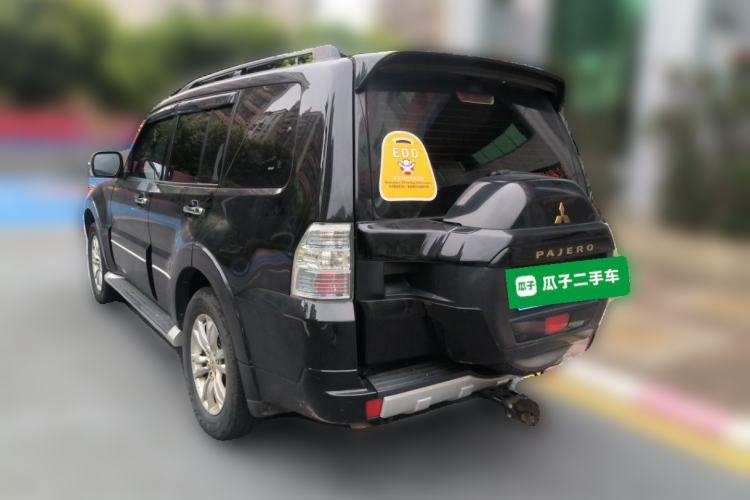 Used Mitsubishi Pajero 2018 V97 3.8L 5-Door GLS Sunroof Dual Differential – Middle East Rear Left 45 Deg