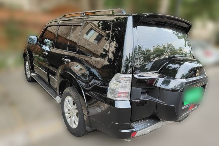 Used Mitsubishi Pajero  Rear Left 45 Deg