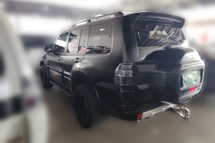 Used Mitsubishi Pajero  Rear Left 45 Deg