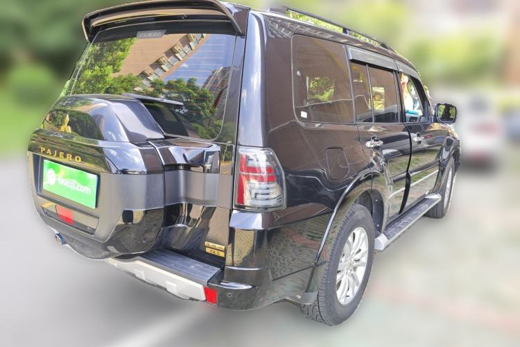 Used Mitsubishi Pajero 2018 V97 3.8L 5-Door GLS Sunroof Dual Differential – Middle East Rear Right 45 Deg
