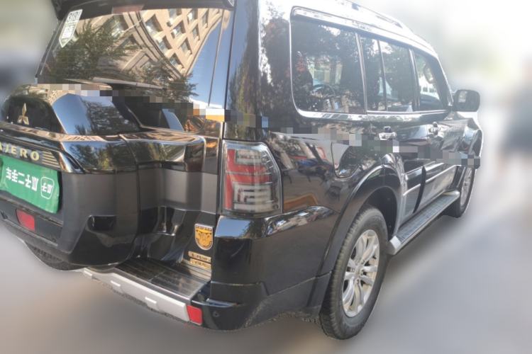 Used Mitsubishi Pajero  Rear Right 45 Deg
