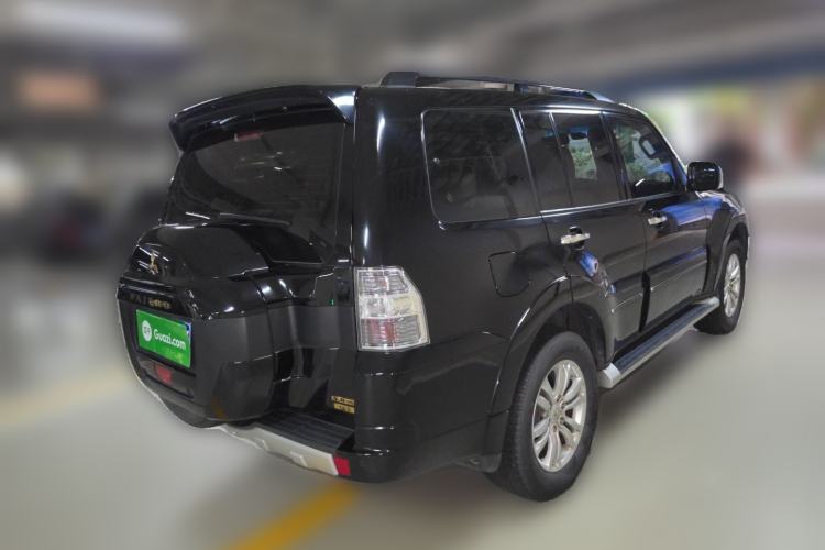 Used Mitsubishi Pajero  Rear Right 45 Deg